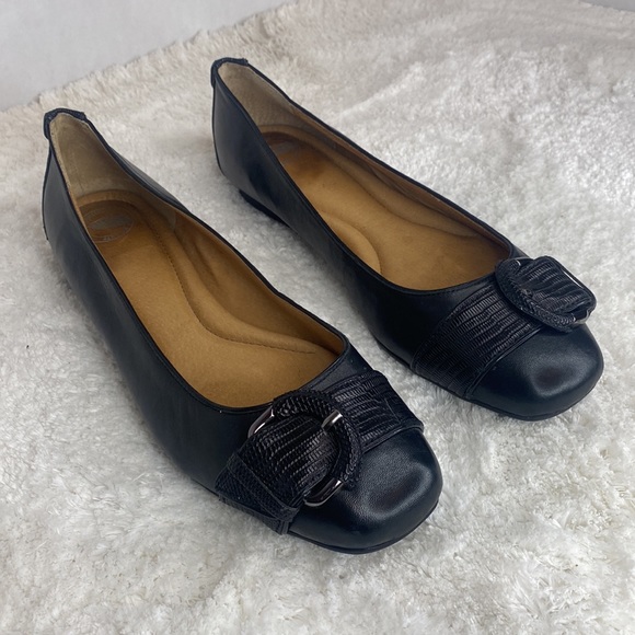 Pristine Nurture Women's Carine Ballet Flats Black Leather Slip On Buckle 9.5 - Picture 4 of 8